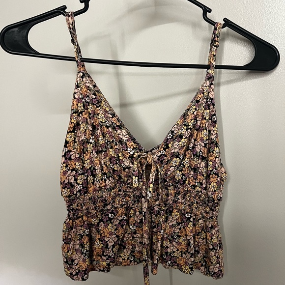 Suuuuper cute floral tank top, cropped. Only worn once, great condition - Picture 1 of 3